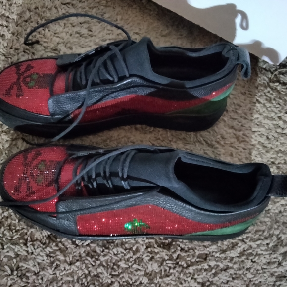 Shoes - Picture 2 of 4